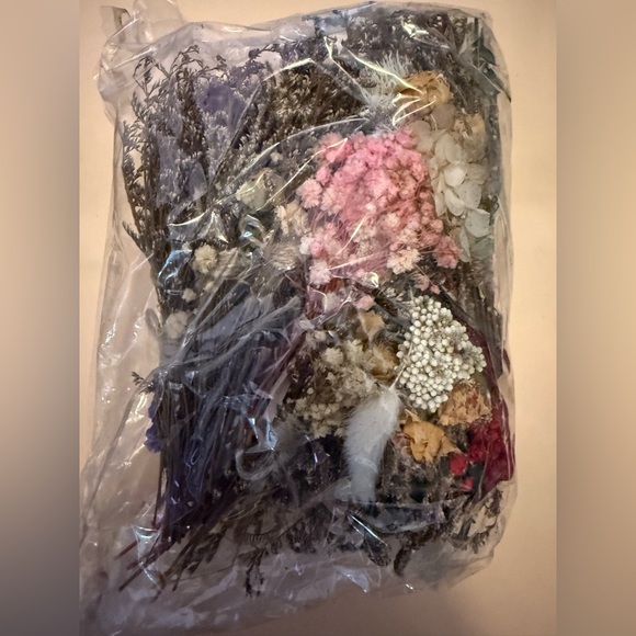 Assorted Dried Flower Bouquets. 15 mini flower arrangements - Picture 3 of 10